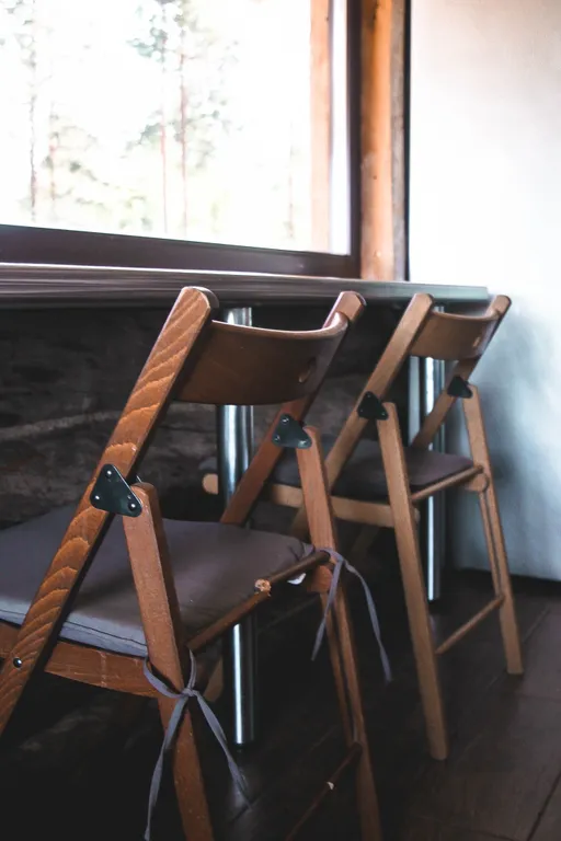 Дом у озера из натурального дерева