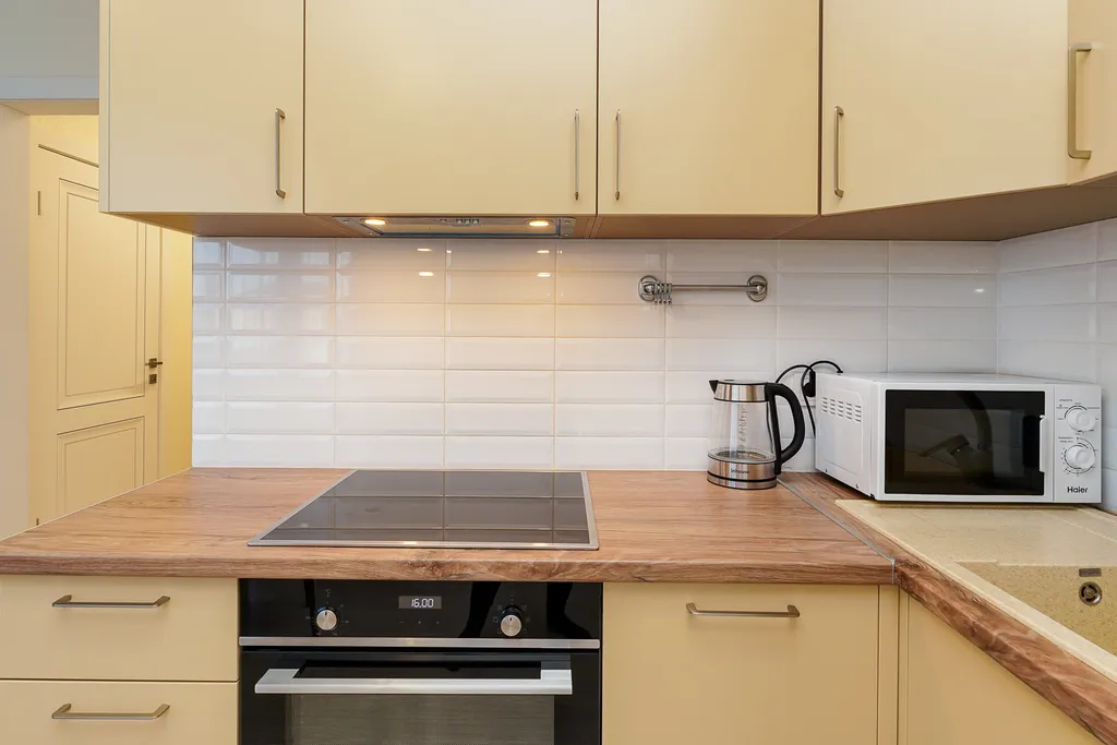 Трехкомнатная квартира у моря с балконом!