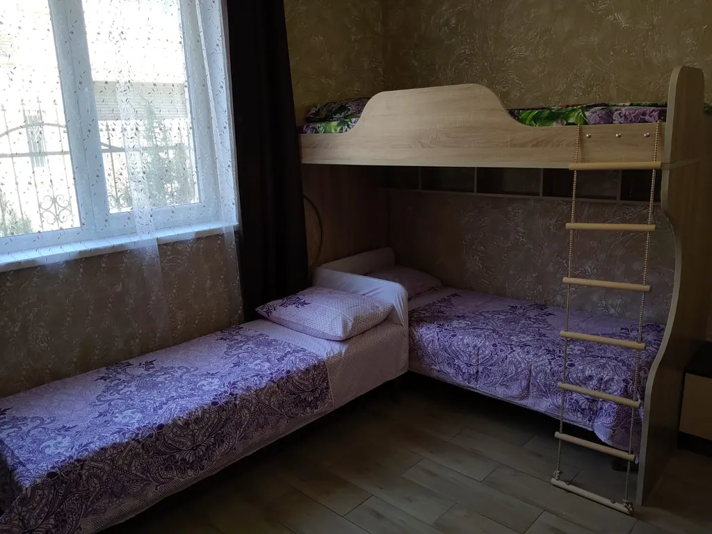 Уютный современный семейный номер в гостевом доме