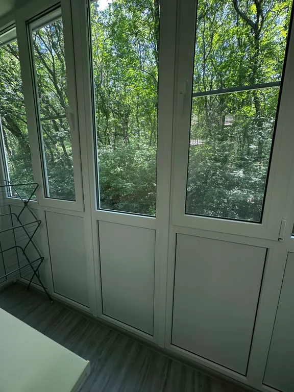 Возле бювета с минеральной водой