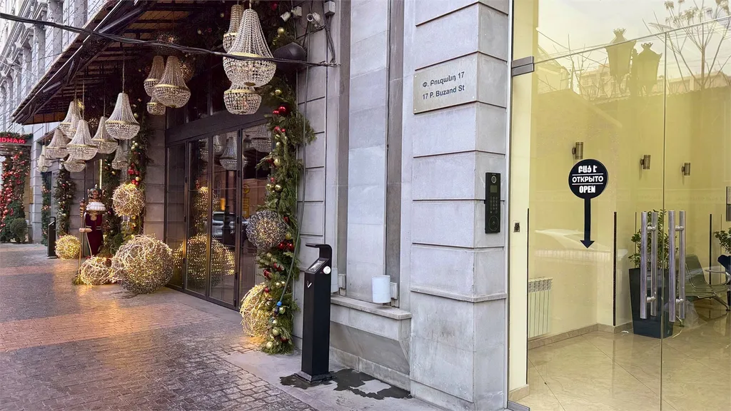 Улучшенные апартаменты с балконом в центре города