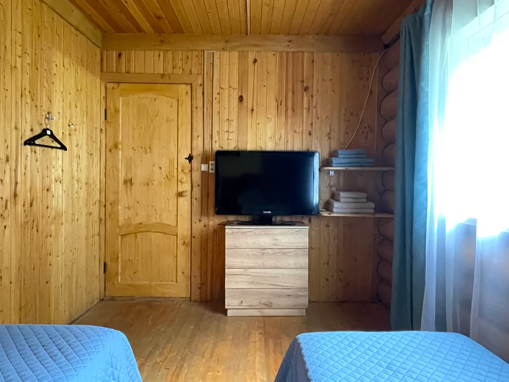 Двухкомнатный домик в 7 мин. от моря в тени деревьев с парковкой (№1)