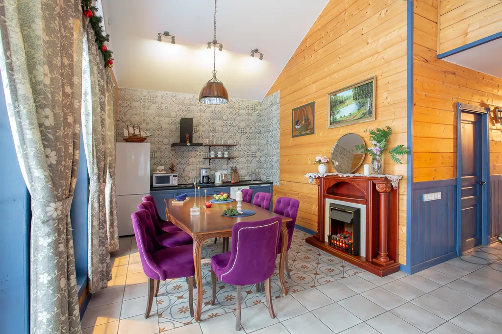 Дом с бассейном и сауной у леса