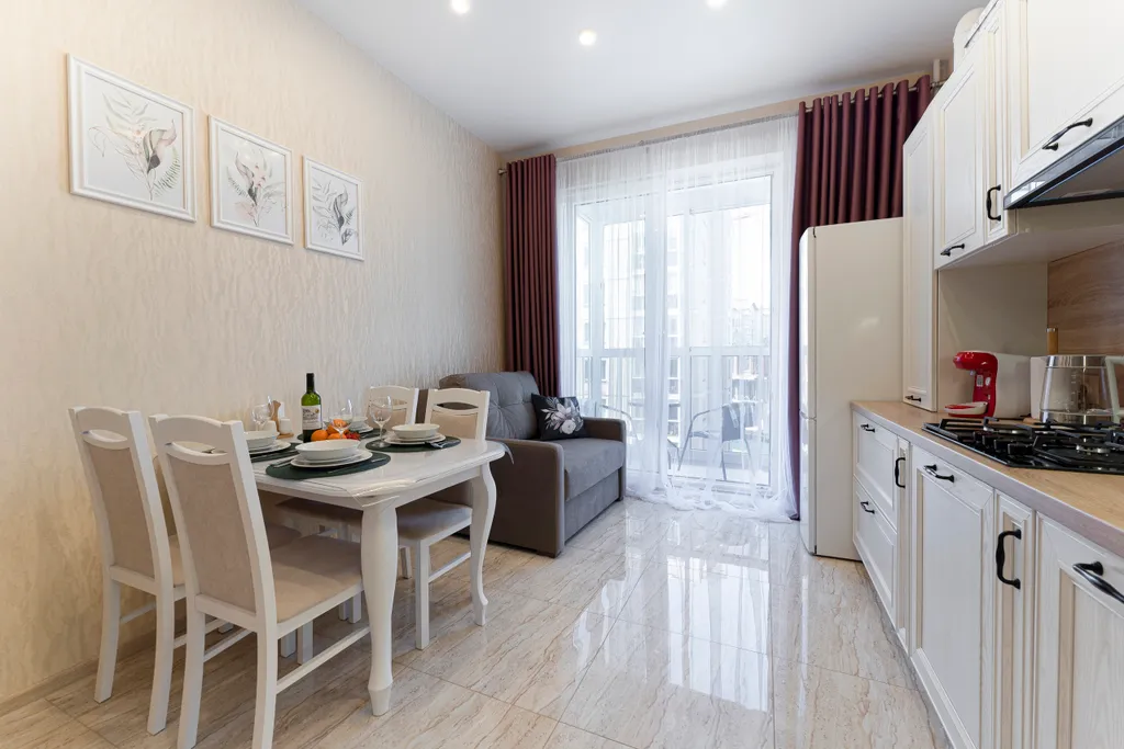 Счастливые семейные апартаменты у озера