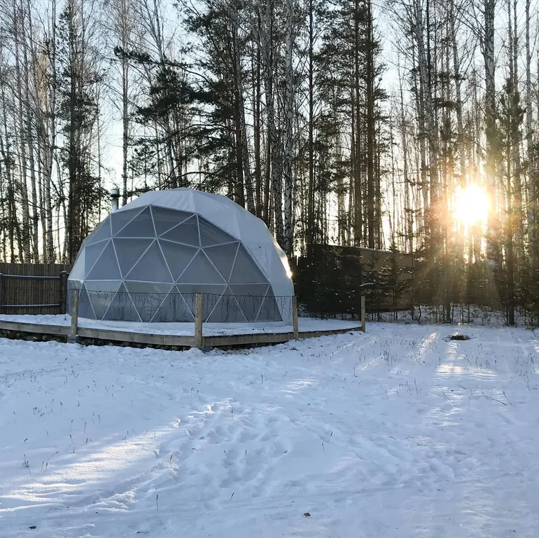 Новогодний трейлер на колесах с фотозонами