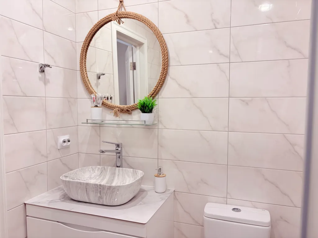 Стильная двухкомнатная квартира на проспекте Кирова со своей парковкой