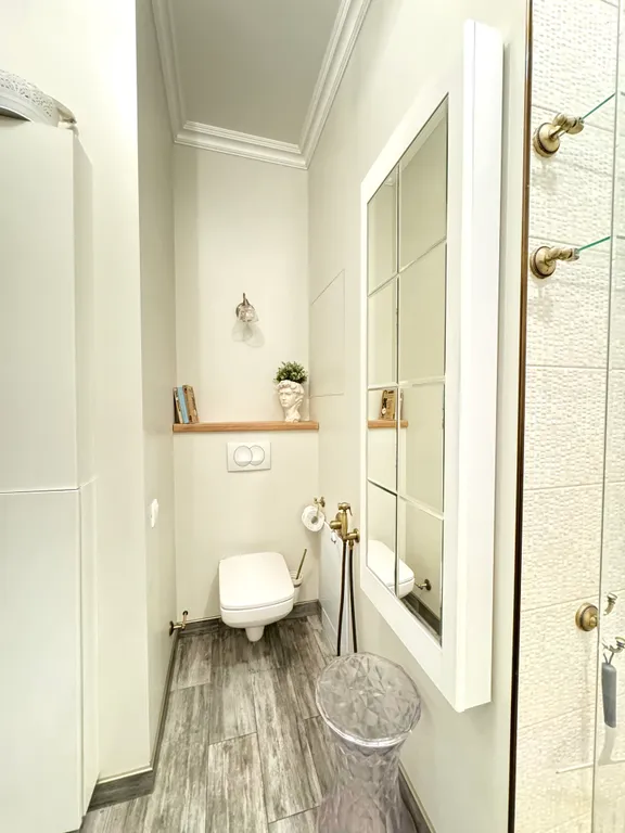 Курортная квартира с питерской атмосферой-лес, озеро, Москва.