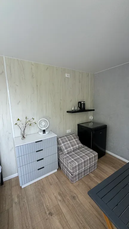 Уютный панорамный домик в глэмпинге у моря