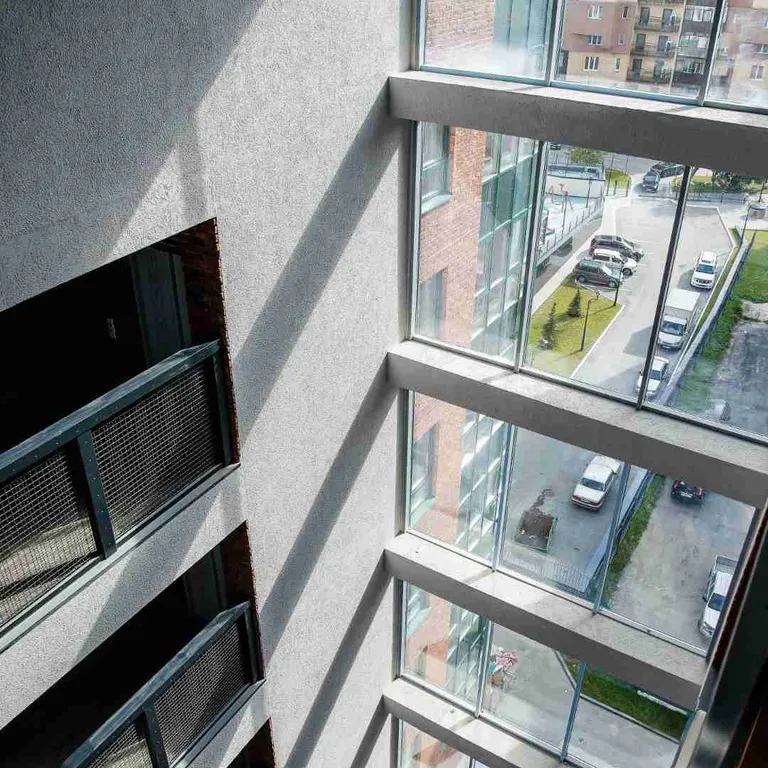 Студия в центре с балконом и стильным дизайном