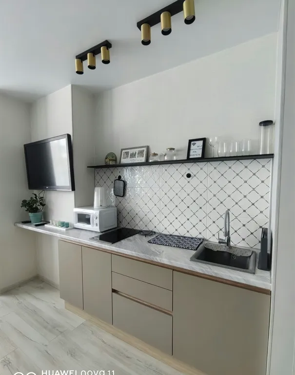 Современная евродвухкомнатная квартира с отдельной спальней в центре