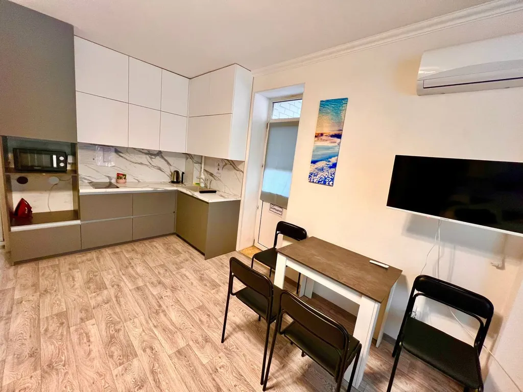 Квартира Уютная светлая студия, центр, ТЦ Вояж, парковка, кафе, аквапарк источник — Тюмень