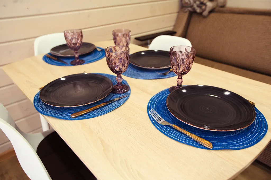 Уютный коттедж в деревенском стиле на берегу озера