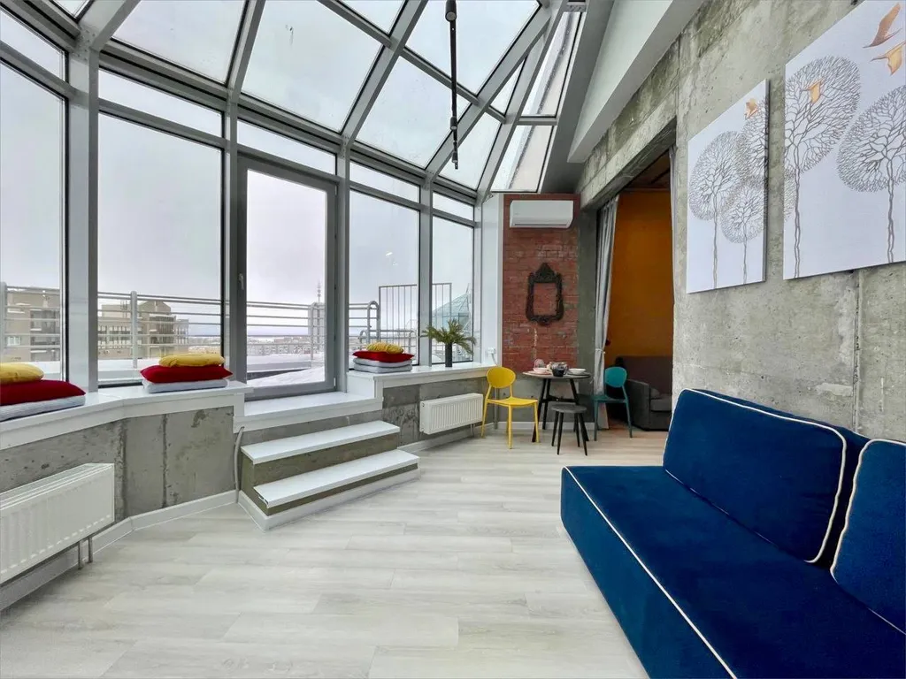 Шикарная квартира с панорамными окнами и террасой рядом с титан ареной