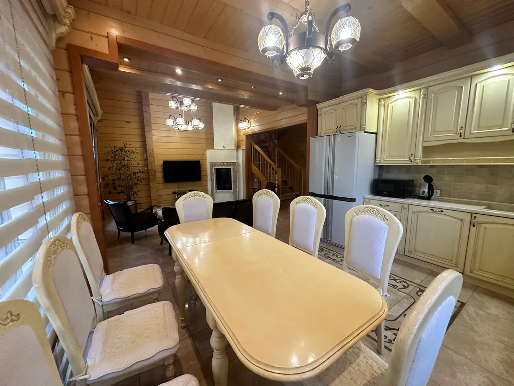 Деревянный дом с приватной территорией