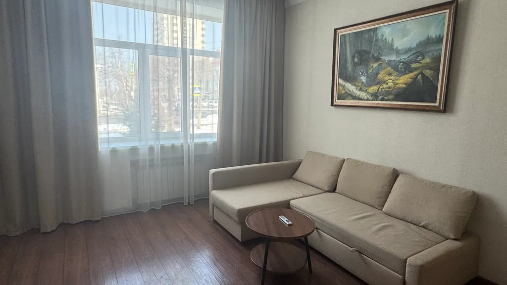 Трёхкомнатная, удобное расположение, отчетные документы.