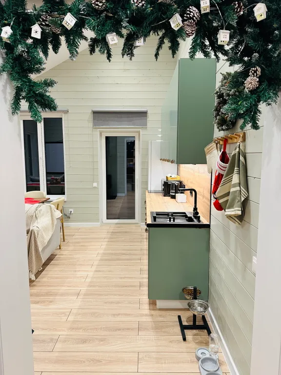 Загородный дом с видом на лес