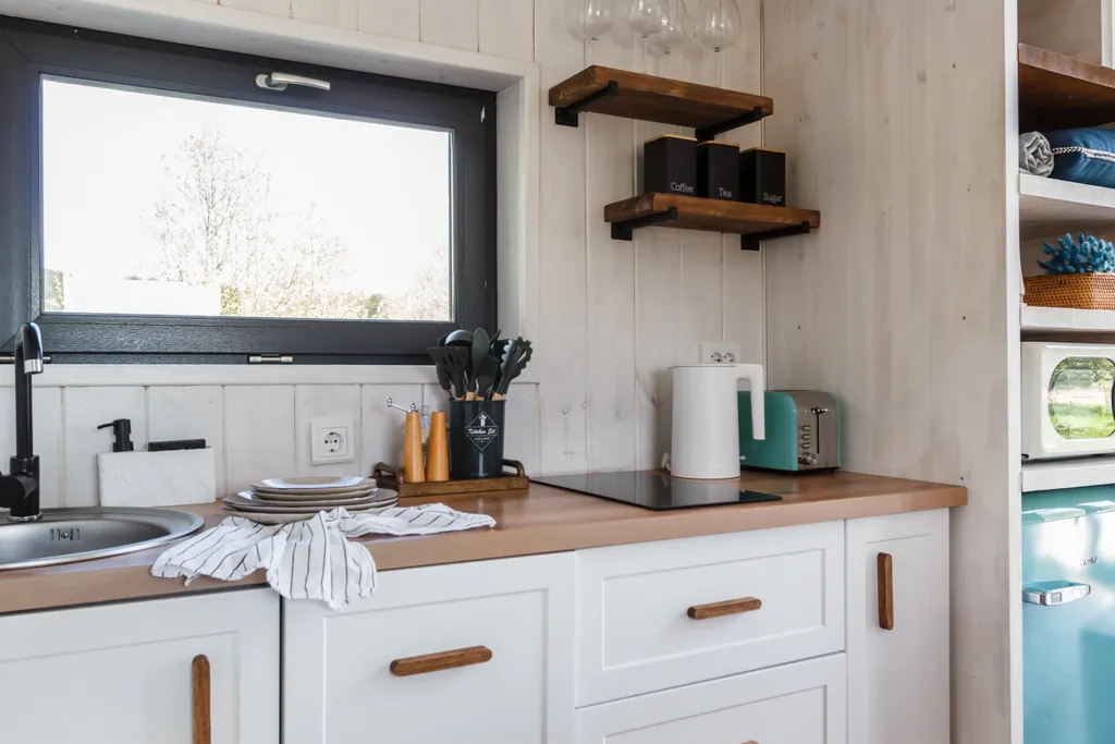 Коттедж Тини Хаус с мансардным окном от Дом Шелуха (Sheluha house) — Можайск