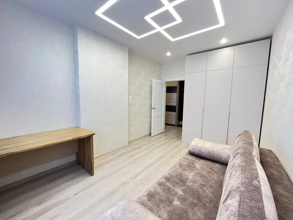 Трехкомнатная квартира-студия в центральном районе