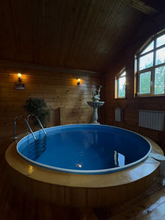 Уютный дом-баня из клеёного бруса, с двумя бассейнами