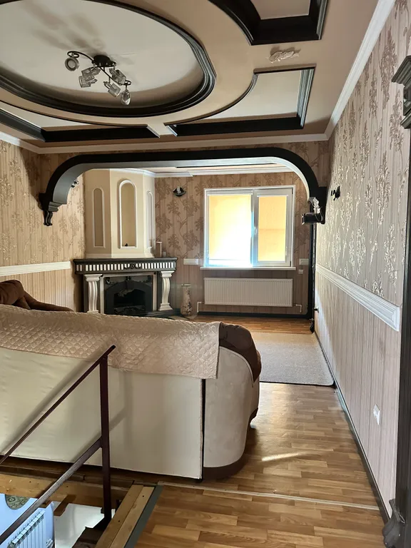 Дом под ключ с бассейном и стоянкой во дворе для 3 автомобилей у гипермаркета