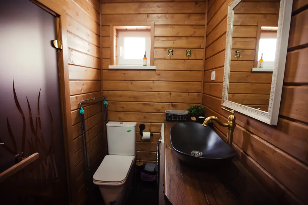 Коттедж в стиле итальянского деревенского дома с видом на озеро