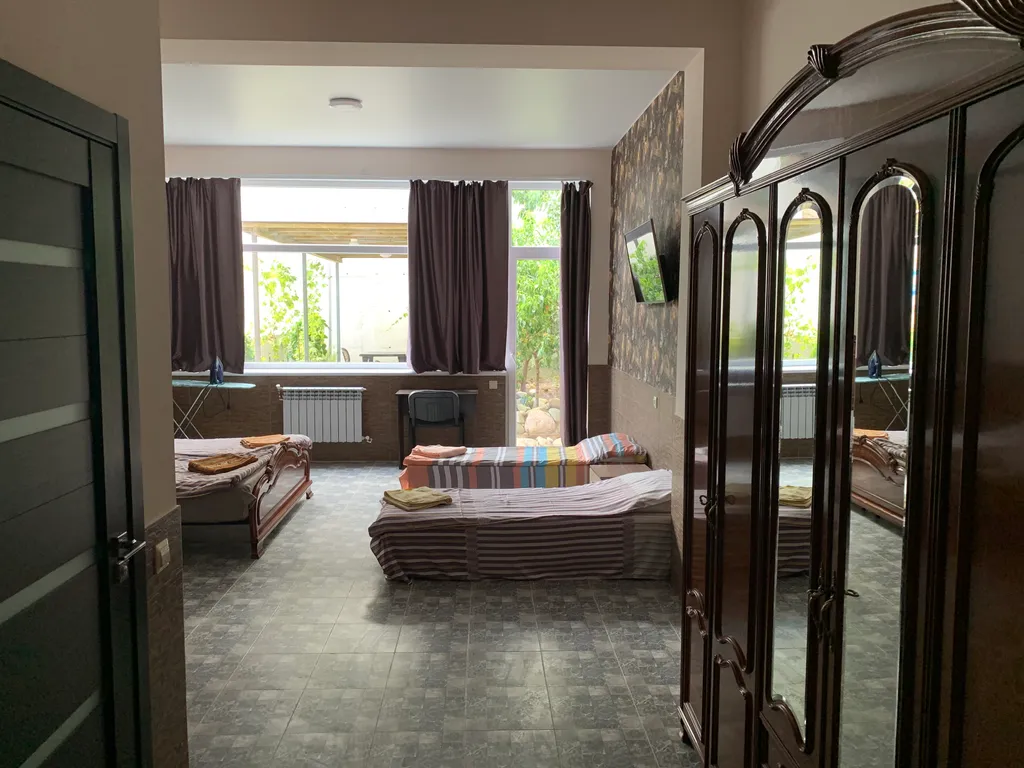 Квартира Пятиместный люкс с кухней и своей верандой — аренда посуточно в Семидворье