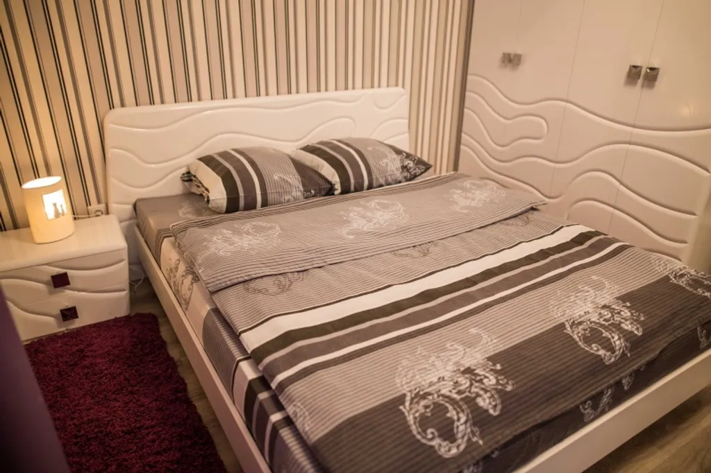 2- комнатная квартира в центре