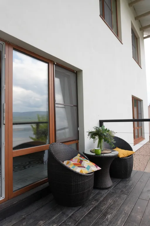 Вилла на берегу озера