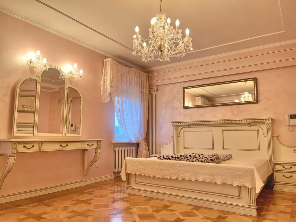 Котедж в классическом стиле с бассейном, сауной, бильярдом