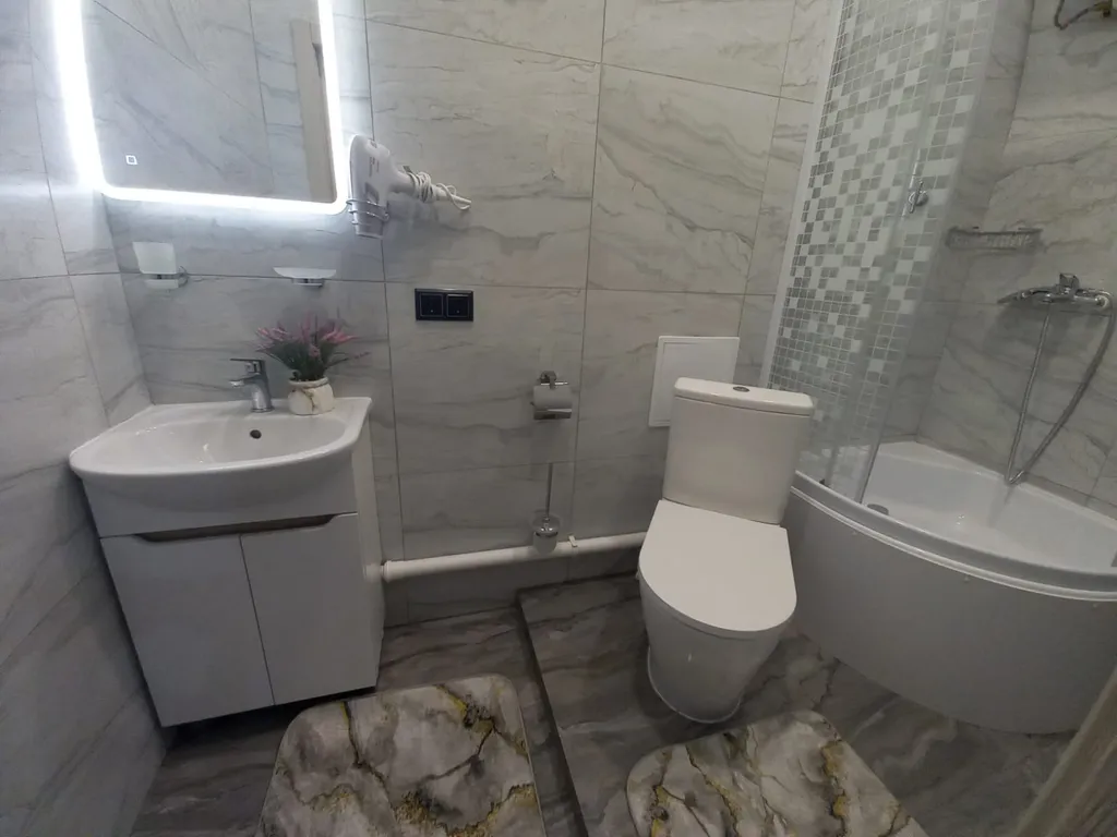 Квартира 2-комнатная квартира, набережная, центр — Омск