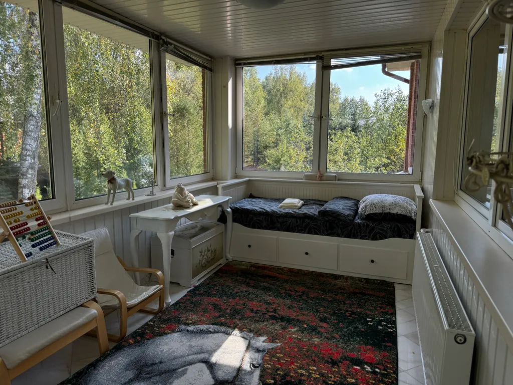 Дом с бассейном, сауной, возле леса для семейного отдыха