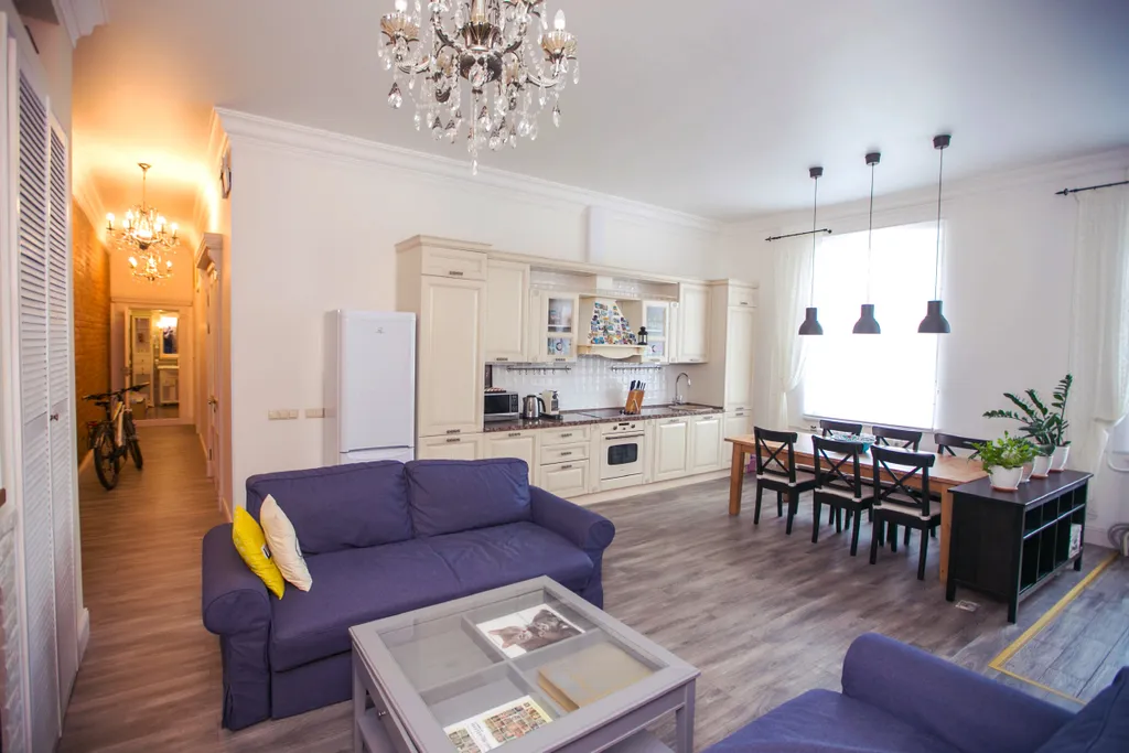 Огромные апартаменты с видом на крышу