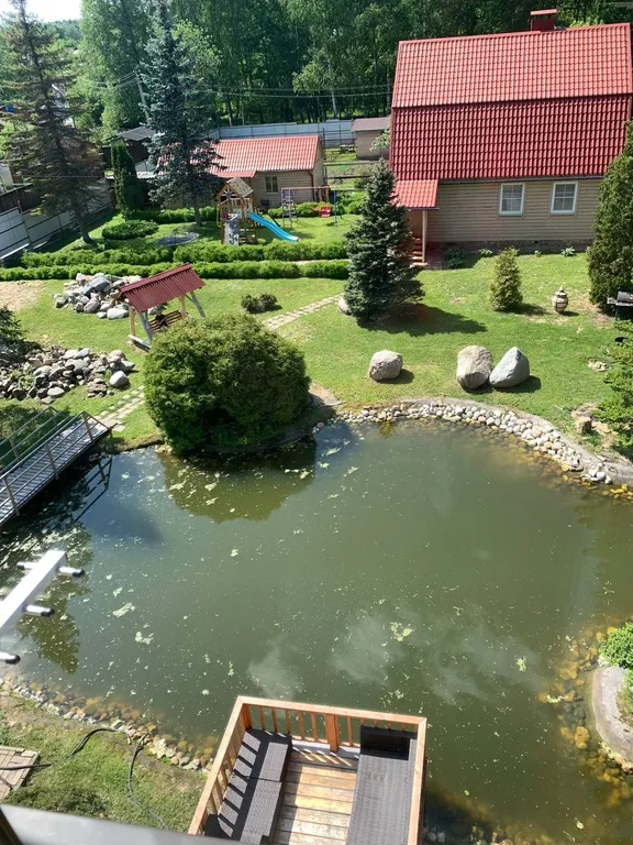 Дом с баней, бассейном и караоке