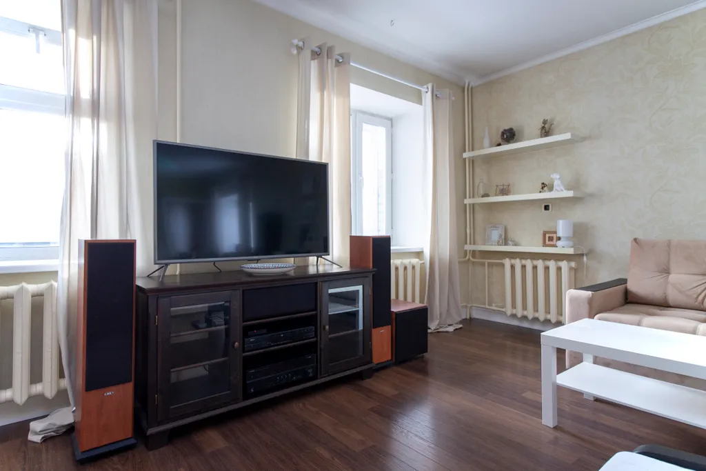 Уютная и просторная квартира с отдельной спальней и гостиной-кухней