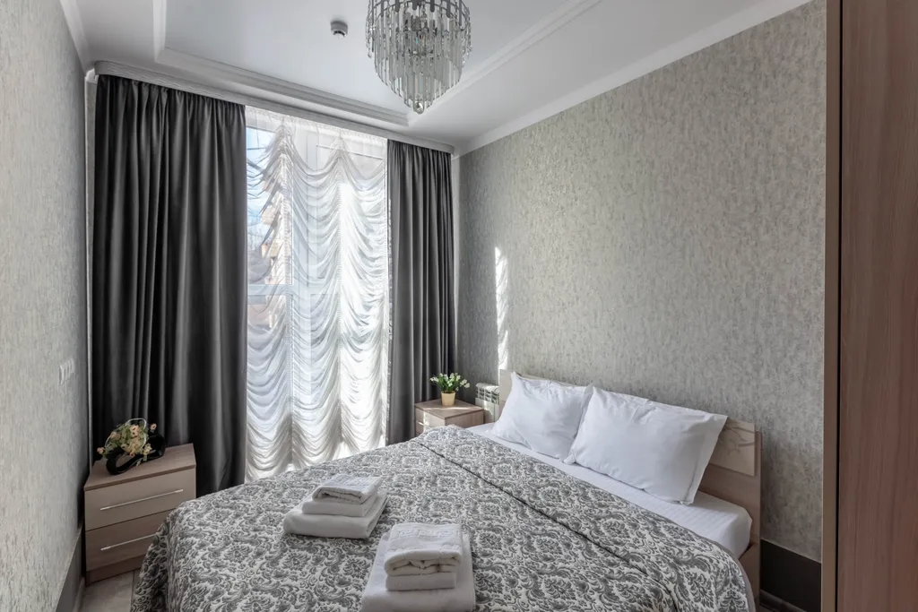 Трёхкомнатная квартира с евроремонтом в новом двухэтажном здании