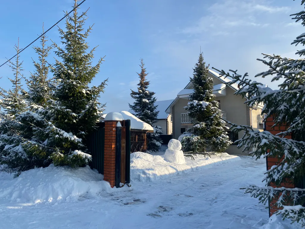 Дом с баней и бассейном