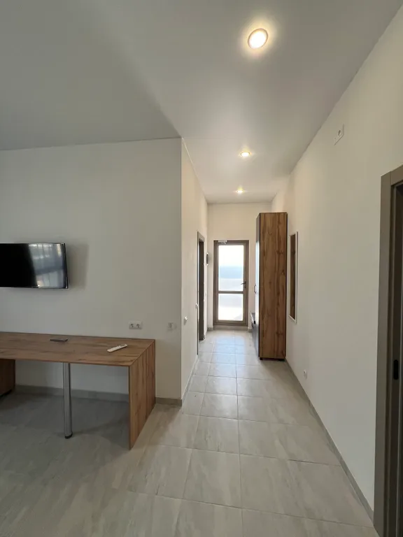 Дом с бассейном и с видом на море и горы