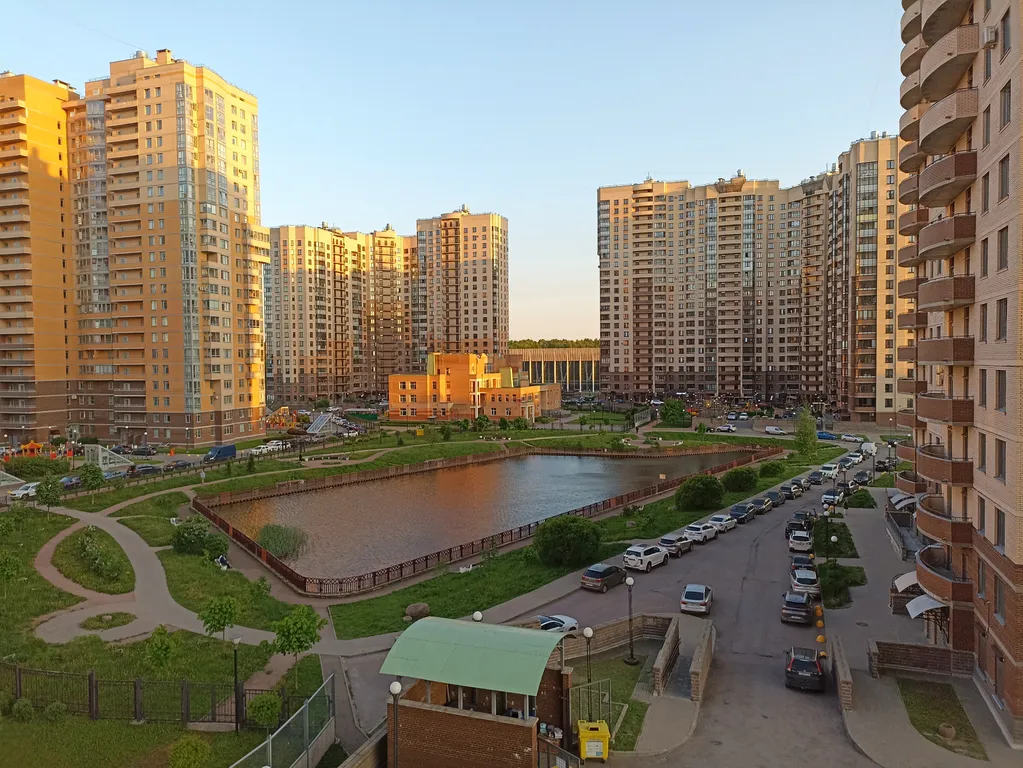 Вместительная квартира с видом на пруд рядом с метро