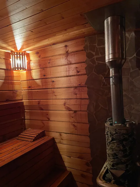 Сказочный дом в лесу