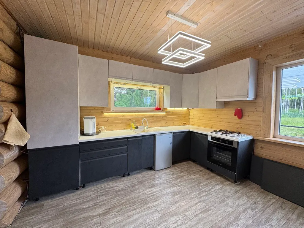 Дом с прудом