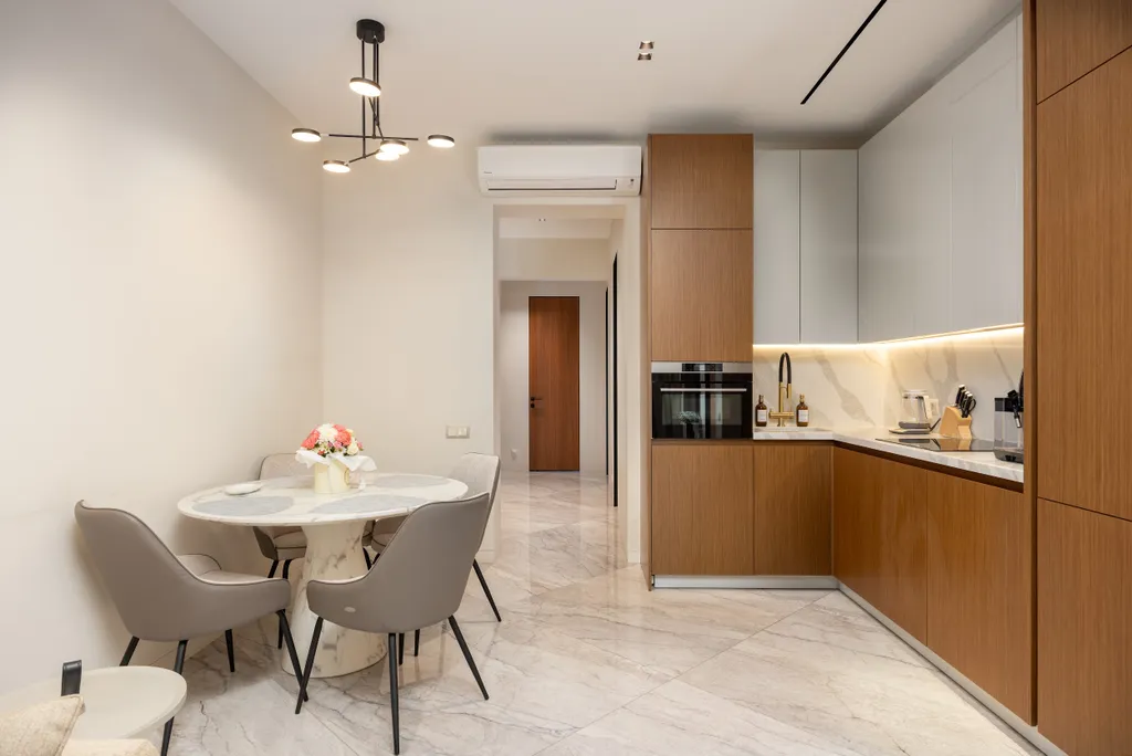 Дизайнерская квартира с террасой, бассейном и видом на море