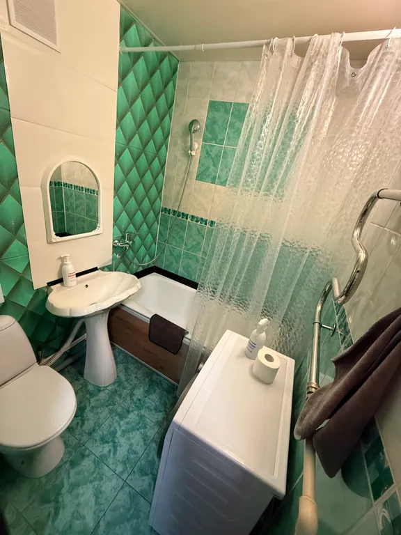 Квартира 2-комнатная рядом с вокзалом с балконом — Омск