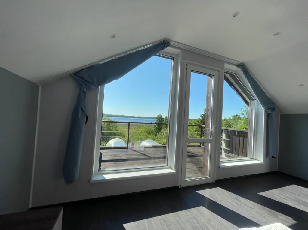 дом  на Выборгском шоссе у озера