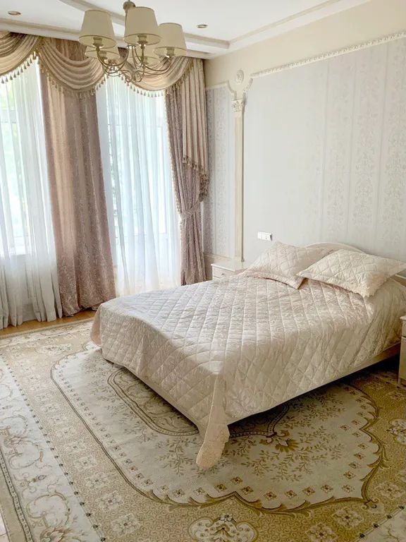 Двухэтажный коттедж в центре