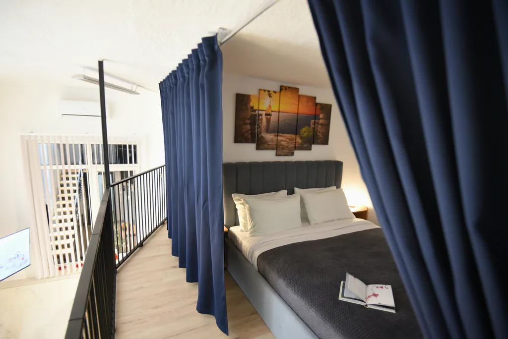 Комфортный двухуровневый апартамент в элитном комплексе Колизей