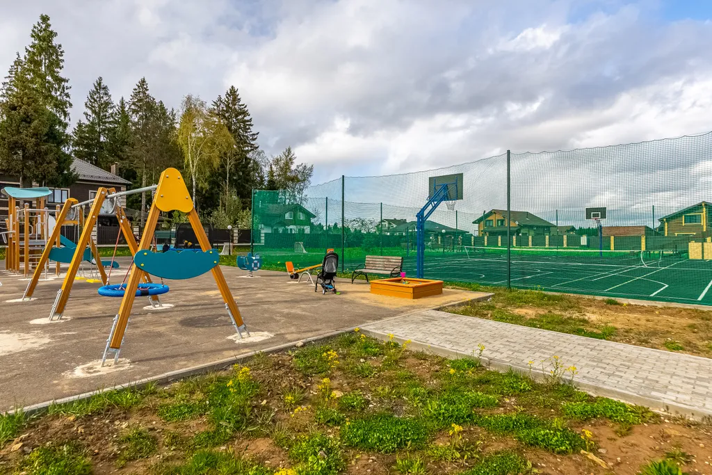 Дом у озера с чаном