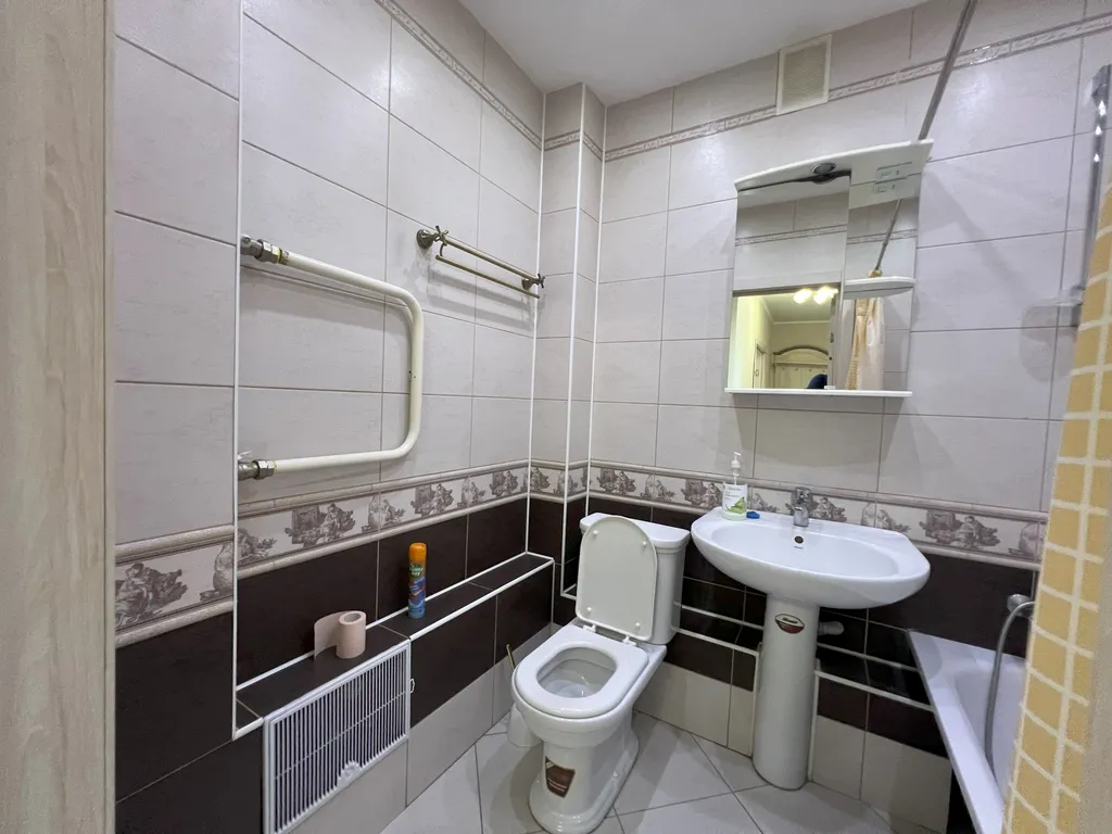 В центре новый дом