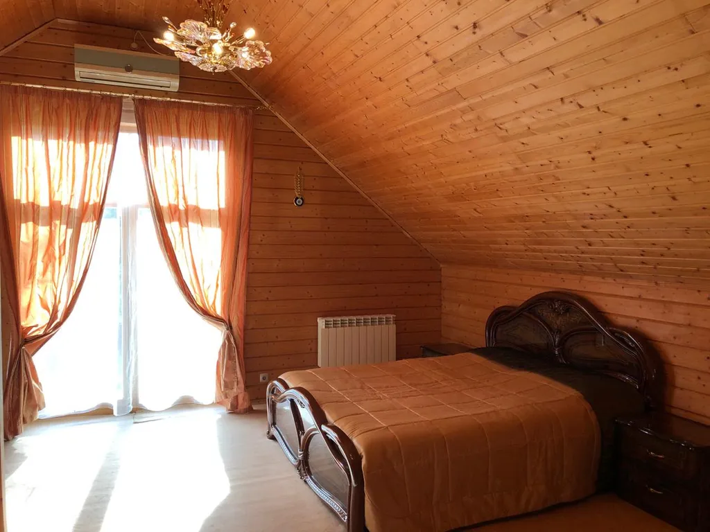 Дом с баней и бассейном