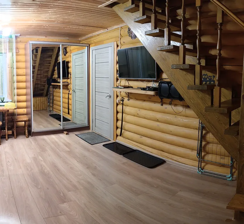 Дом Изумруд в лесу