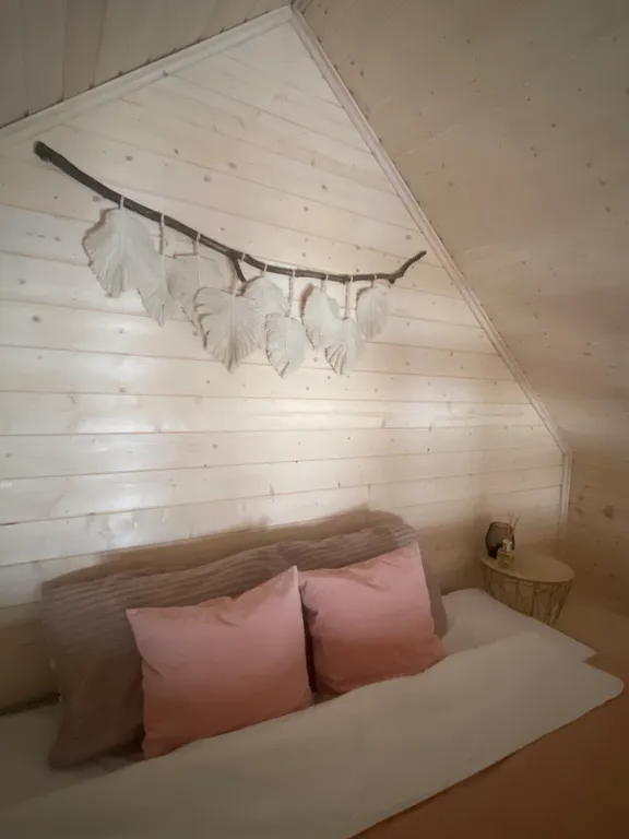 Домик на берегу реки